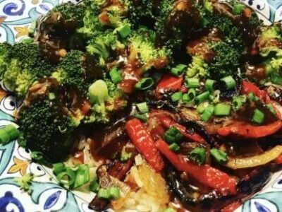 Broccoli Pepper Bowls with Sriracha Teriyaki Sauce - Easy Vegetarian Recipe | Healthy Eats by Jennie