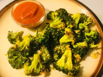 Roasted Broccoli with Spicy Thai Peanut Dipping Sauce – Broccoli Recipes | Healthy Eats by Jennie